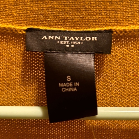 Ann Taylor tunic length cardigan sweater. Very soft material! Size small - Picture 4 of 8